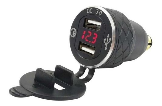 Adaptador USB Europeu Com Voltímetro Em Alumínio