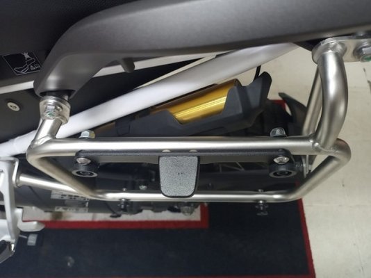 Kit Adaptador Suporte Malas Laterais Outback p/Monokey